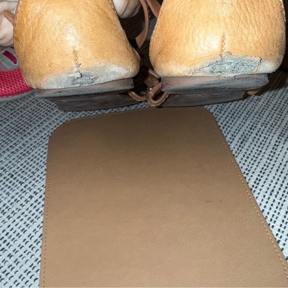 tory burch phoebe leather sandals size 8
see description and photos - Picture 8 of 10